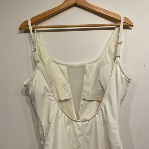 La Blanca White Inset Mesh One Piece Padded Swim Suit Size 12 - Picture 3 of 4